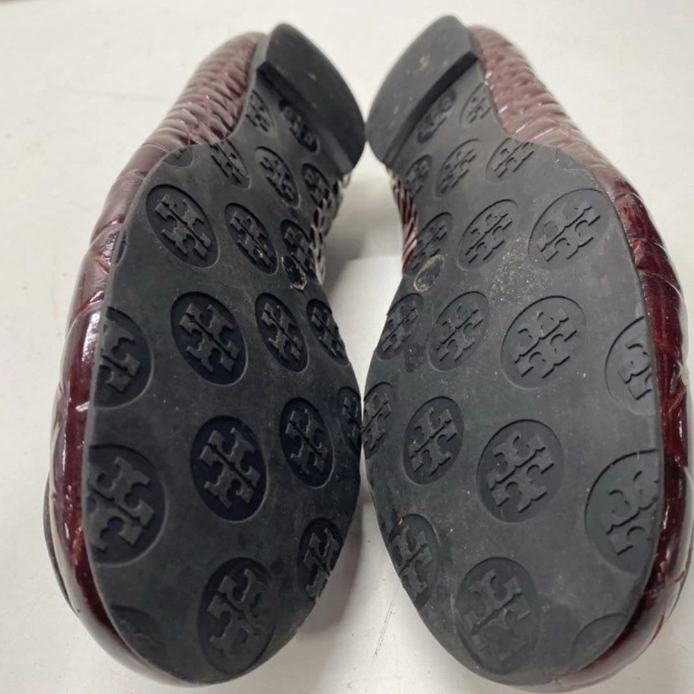 Tory Burch Maroon Ballet Flats with Logo Detail - Picture 4 of 6
